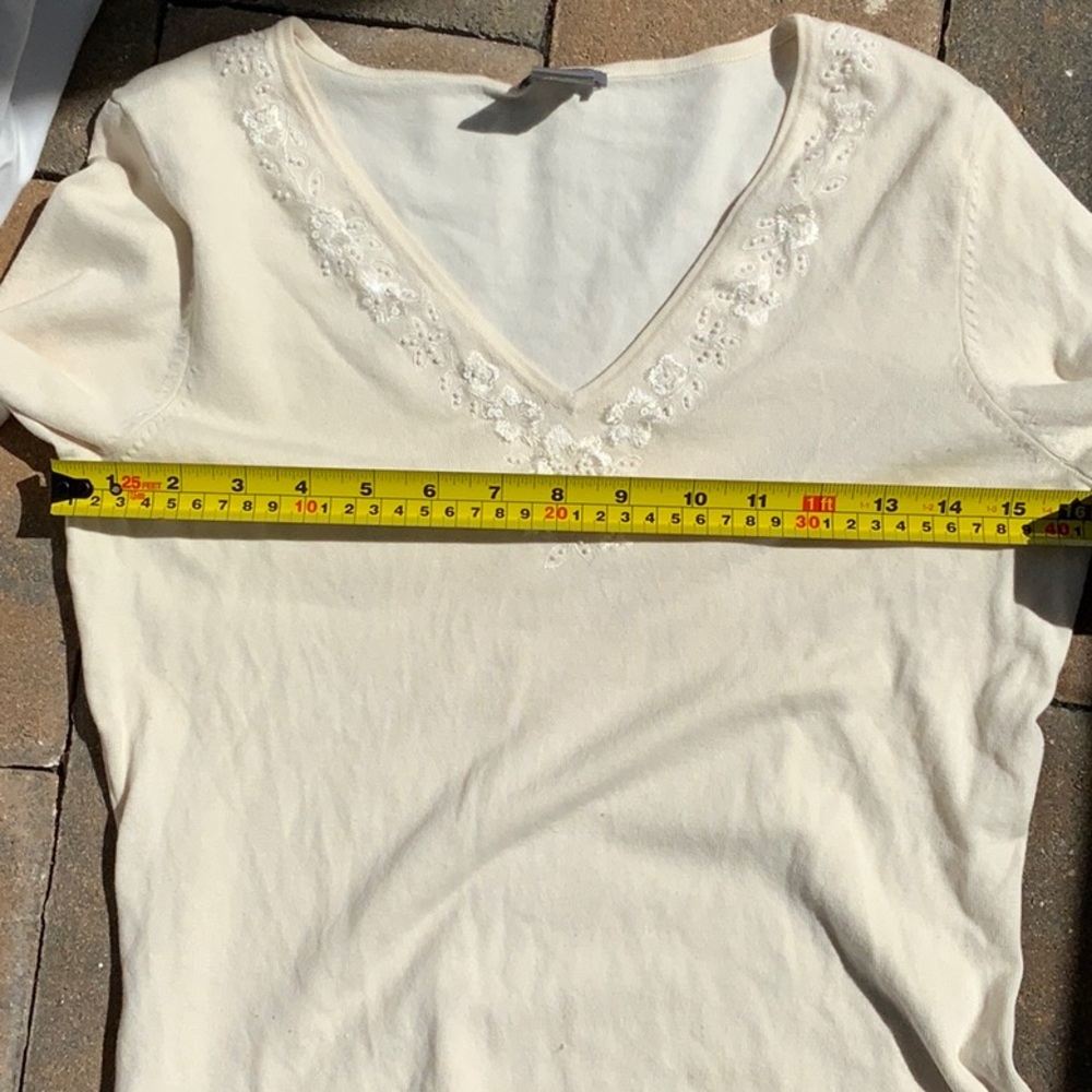 ANN TAYLOR SILK BLEND CREAM TOP, SIZE SMALL. - Picture 5 of 8